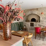 Allee Des Noyers Bed & Breakfast