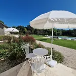 Allee Des Noyers Bed & Breakfast
